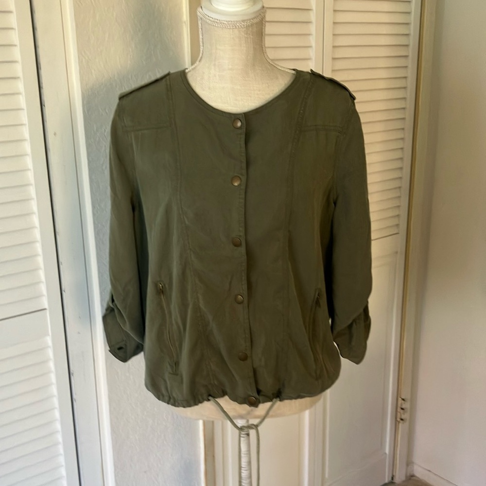 Market & Spruce Olive Button-Up Top